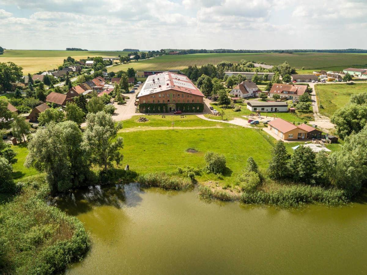 Landhotel "Zur Scheune" Bollewick Esterno foto